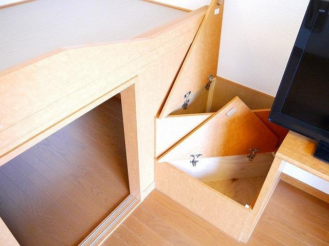 レオパレス伏見Ⅰの収納|便利な収納スペースです