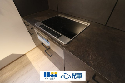 【キッチン】 | 宇部市開6丁目 中古住宅（築浅）／3LDK+WIC・2階建 | ＩＨクッキングヒーターです。安全機能も充実しているので安心。お掃除も楽です。
