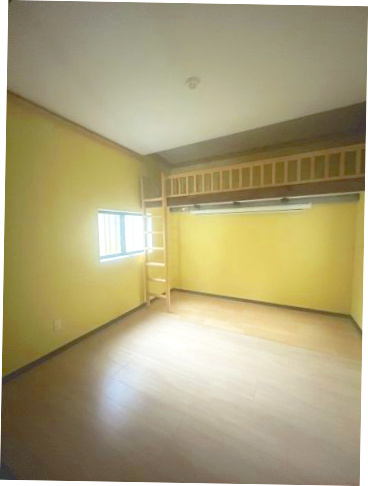 高浜市田戸町中古戸建の洋室|明るい洋室です