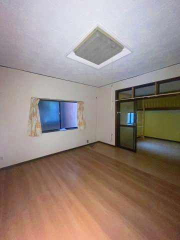 高浜市田戸町中古戸建の洋室|ゆったりした洋室です