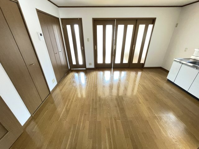 【居間・リビング】 | こちらの居間で趣味の時間をお楽しみください