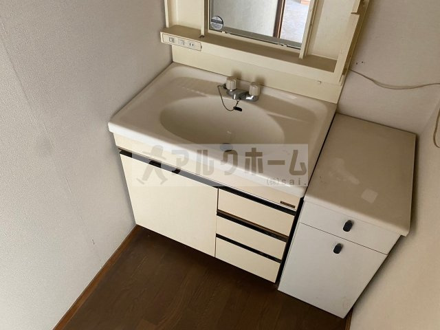 清州1丁目店舗付き住宅の独立洗面台