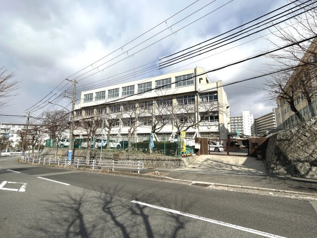 ☆弊 社 売 主☆神戸市垂水区南多聞台２丁目土地の周辺|2.神戸市立神陵台中学校まで約740ｍ