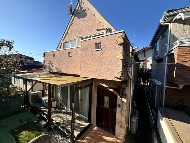 上尾市上　中古一戸建ての外観|こだわりの詰まった注文住宅の中古戸建です。南側に大きく取られたお庭がある為、日当たり良好♪