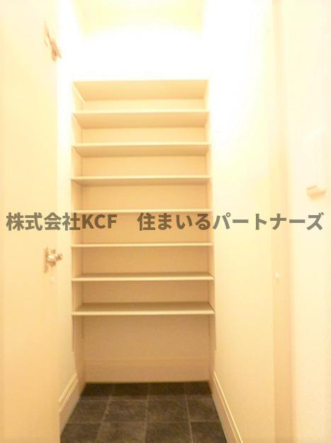 プログレスIB棟の玄関|収納もある玄関です