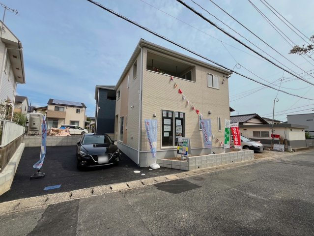アーネストワン　上貫1丁目の外観|前面道路も広く駐車もしやすい♪
(小倉南区　新築一戸建て)