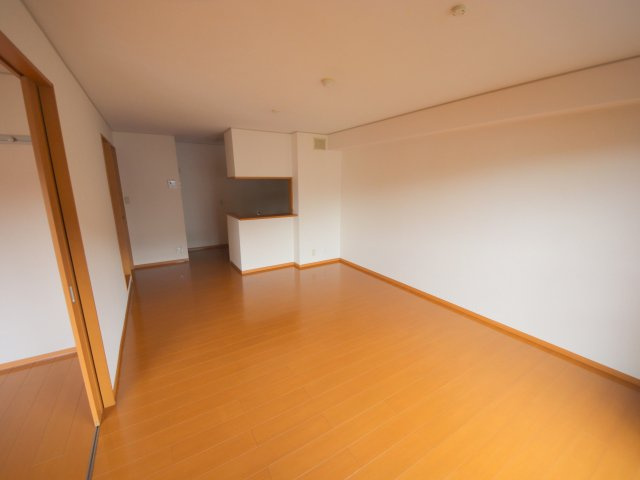 リビングタウン南生駒Bの居間・リビング