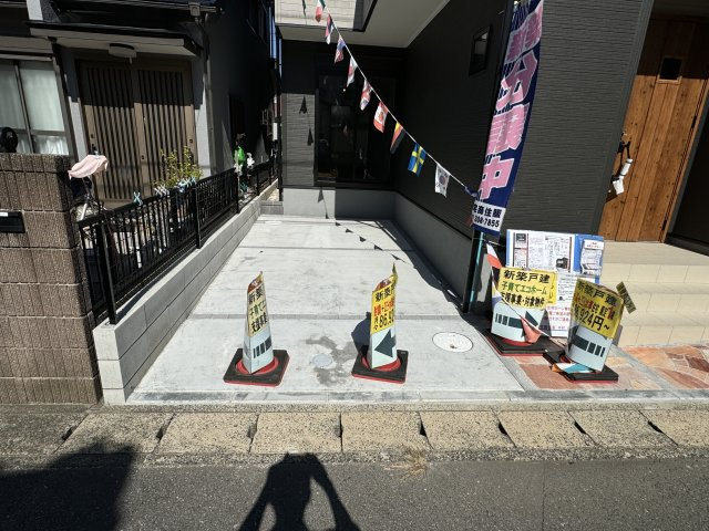 松戸市五香南3丁目新築戸建【高木第二小学校：10分】の駐車場|駐車スペース完備