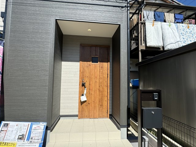 松戸市五香南3丁目新築戸建【高木第二小学校：10分】のエントランス|エントランス・玄関ポーチ