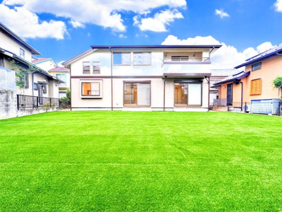 【外観】 | ◇◆東山田1丁目中古戸建◆◇ | ◆陽あたりの取れた大きなお庭が本物件の特徴です。ウッドデッキやタイルテラス等、ライフスタイルに合わせて可変可能なため、夢が膨らみますね。