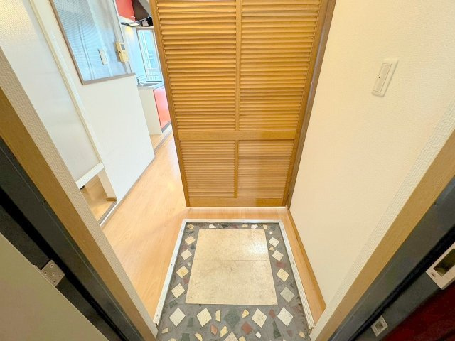 大島紬ビルの玄関