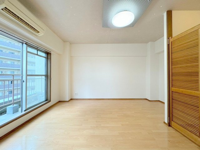 大島紬ビルの居間・リビング