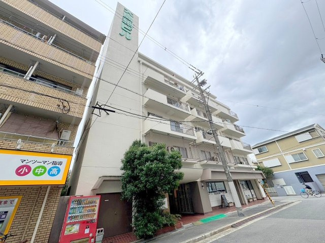 大島紬ビルの外観