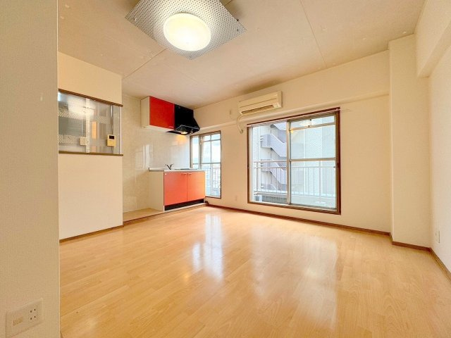 大島紬ビルの居間・リビング