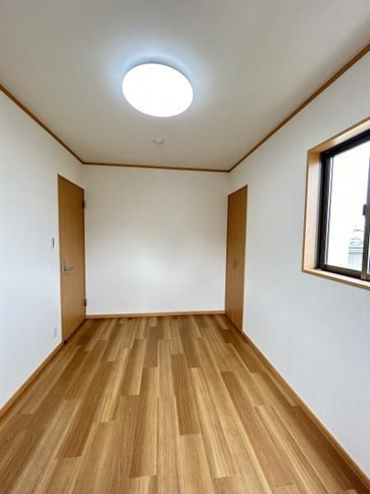 【洋室】 | 城南区南片江４丁目　戸建て | 洋室は全て6帖以上あり広々としています