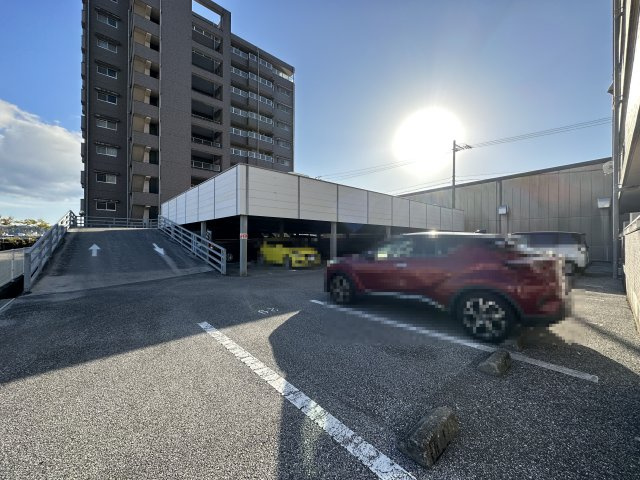 リップルガーデンⅡの駐車場