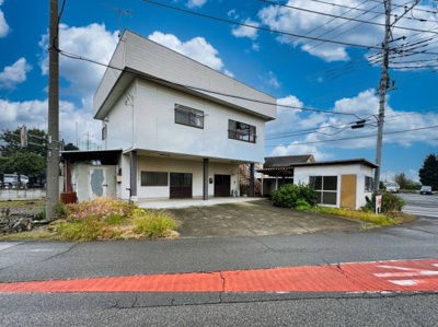 【外観】 | 太田市新田嘉祢町　事務所併用住宅 | 前面道路ひろびろ
