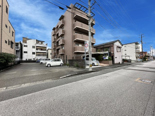 素心館の駐車場
