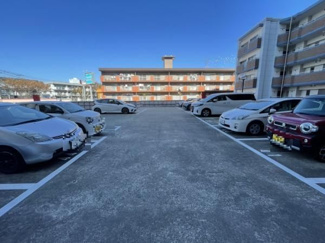 【駐車場】 | 月1000円のリーズナブルな使用料が嬉しい駐車場は1住戸1台確保されています