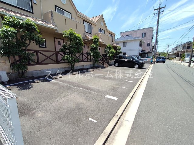 ネイ・クラルテの駐車場