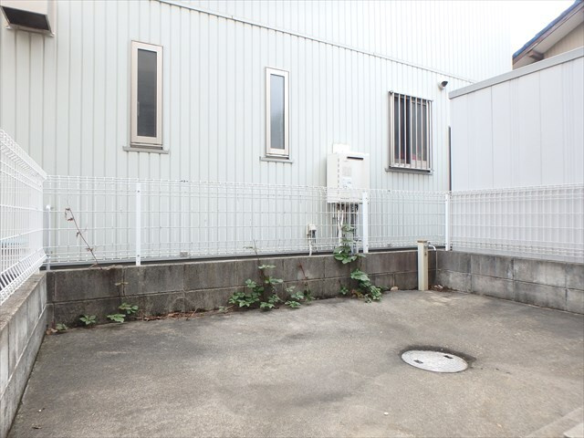 ネイ・クラルテの庭|別部屋写真です。