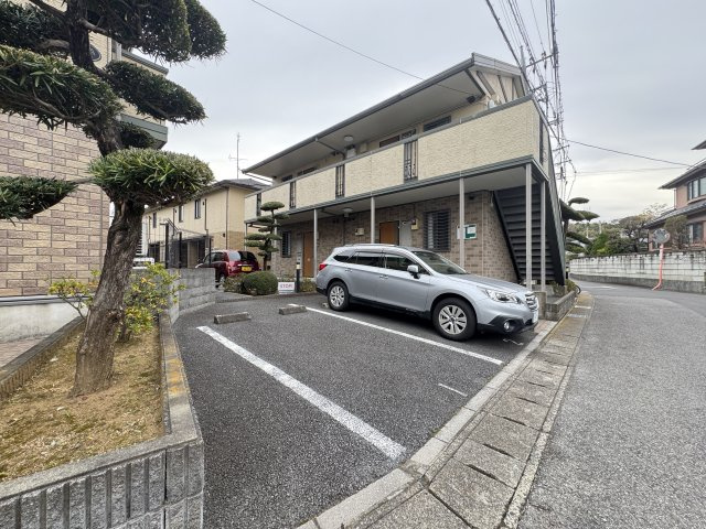 ルミナスビラ　Ａの駐車場