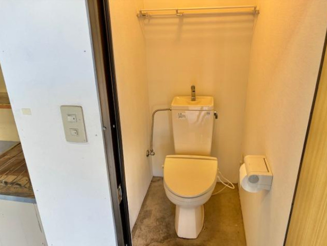草津市西渋川１丁目の倉庫のトイレ|トイレです