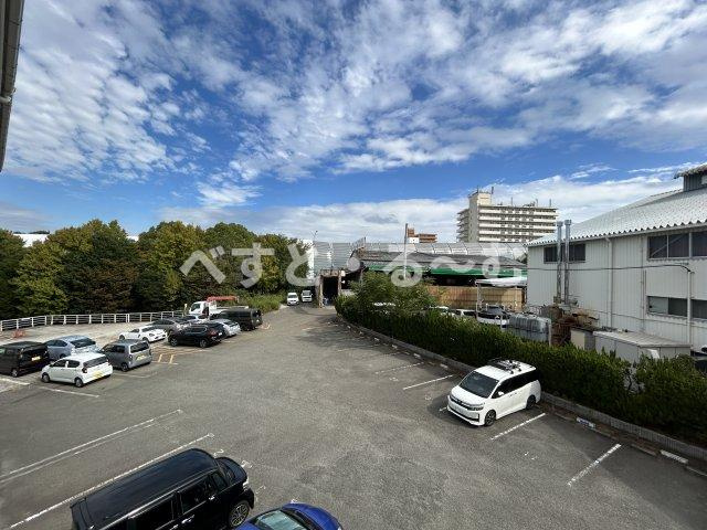 サンシャビルの駐車場