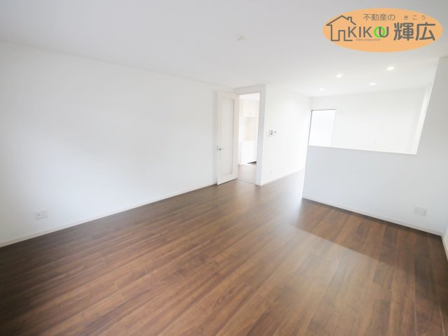 【居間・リビング】 | 加古川市加古川町中津　中古戸建