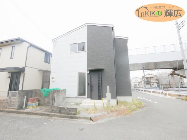 加古川市加古川町中津　中古戸建の外観|2024年7月リフォーム内容（クロス張替、ダウンライト新設、網戸張替、カーテンレール取替、浴室鏡交換等）