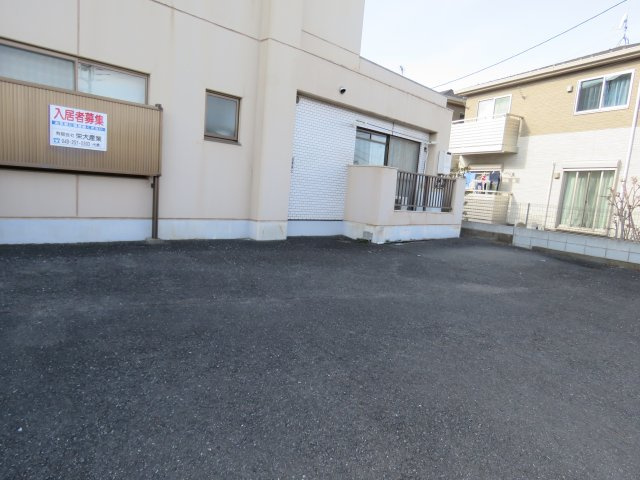 日関パレスの駐車場
