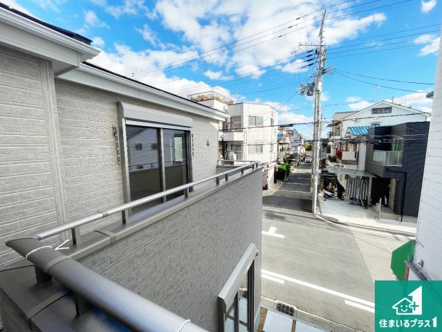 高槻市津之江町　第2期　新築一戸建てのバルコニー|ワイドバルコニーは洗濯物を干すスペースが広いのでご家族が多くても安心！