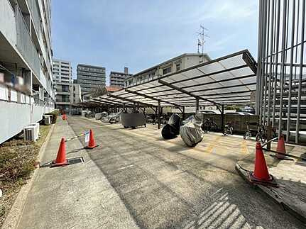 NK牛田コータースの駐輪場