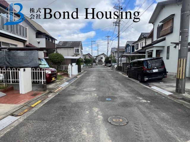 軽量鉄骨造・オール電化住宅・二見町福里　築39年の前面道路含む現地写真