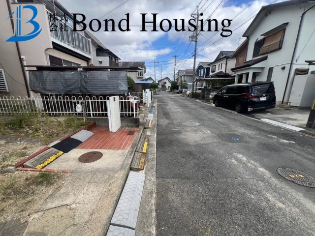 軽量鉄骨造・オール電化住宅・二見町福里　築39年の前面道路含む現地写真