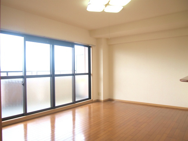 久留米市津福本町の賃貸マンションの居間・リビング|ゆったり過ごせる居間です