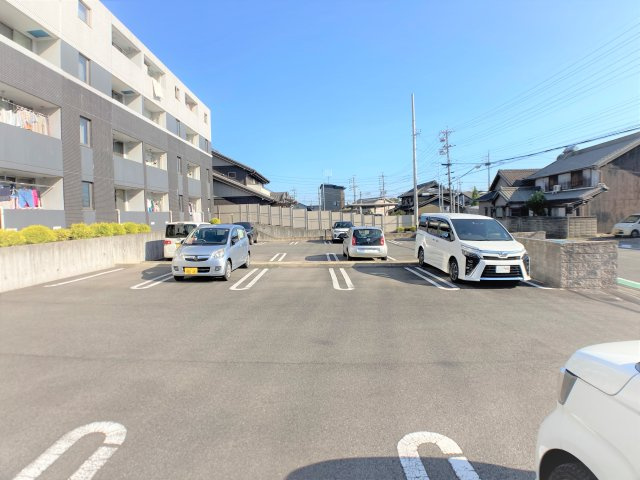 アルベロソットの駐車場
