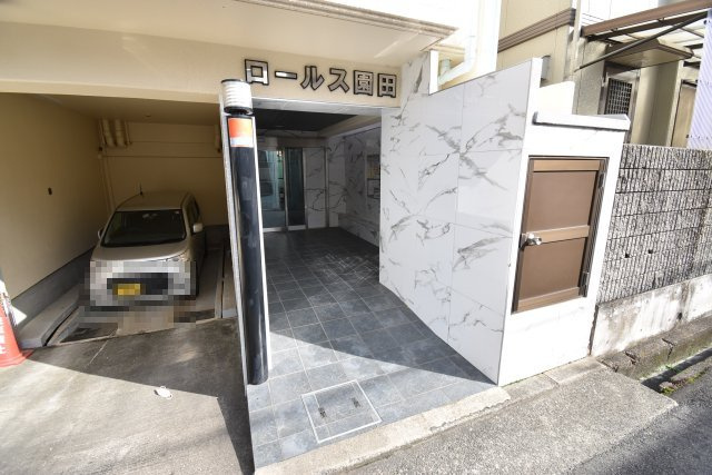 ロールス園田のエントランス