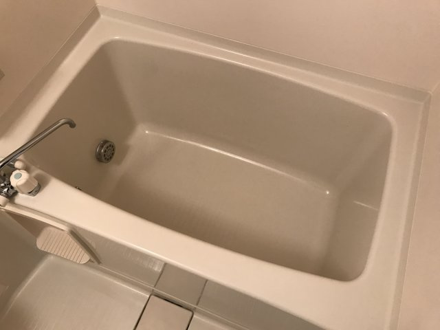 ステラート中央の浴室