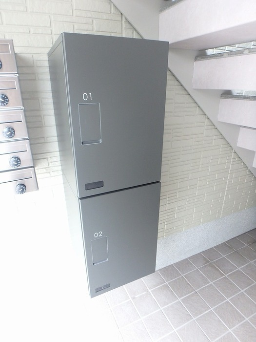 グランディョーゾ レガーメのエントランス|宅配ボックス