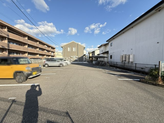 リアン万々の駐車場