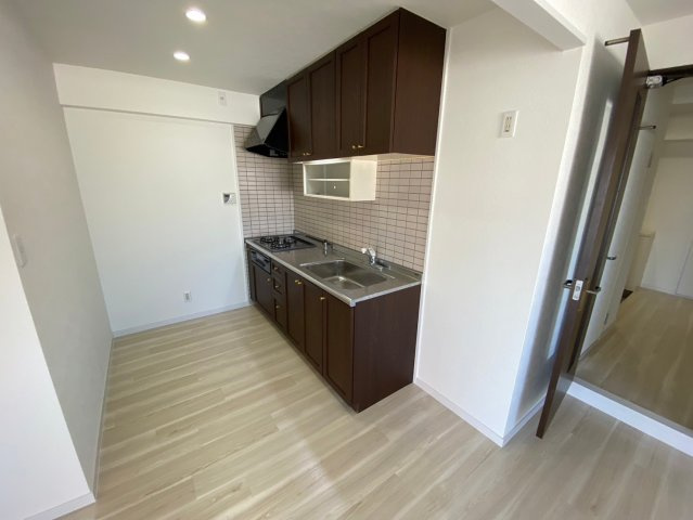 セザール喜多山のキッチン|壁付キッチンによりリビング・ダイニングのスペースを広く活用できます◎