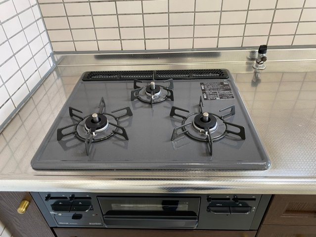 セザール喜多山の設備|使い勝手の良い3口コンロは同時調理を叶えてくれるので時短にもつながります♪