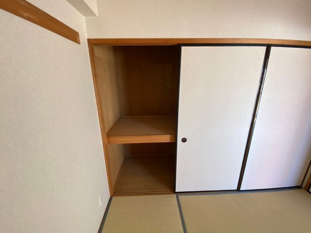 セザール喜多山の収納|出し入れのしやすい押入。布団や座布団などの収納の便利です。