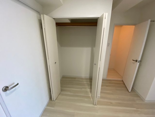 セザール喜多山の収納|廊下にある収納、食料品から日用品まで沢山収納できます♪