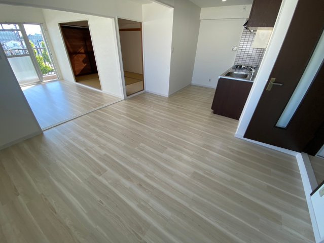 セザール喜多山のダイニング|広々ダイニングで家族団らんのひと時を