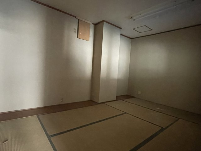 労住協第10ビル 事務所の和室