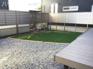 【庭】 | 岐阜市江崎南ヘーベルハウスさん施工の中古住宅築7年！ウッドデッキのついた広々お庭付き！お車並列3台！ | 岐阜市江崎南ヘーベルハウスさん施工の中古住宅築7年！ウッドデッキのついた広々お庭付き！お車並列3台可能！