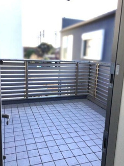 【バルコニー】 | 岐阜市江崎南ヘーベルハウスさん施工の中古住宅築7年！ウッドデッキのついた広々お庭付き！お車並列3台！ | 岐阜市江崎南ヘーベルハウスさん施工の中古住宅築7年！ウッドデッキのついた広々お庭付き！お車並列3台可能！