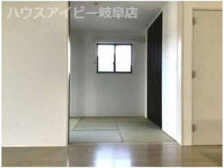 【和室】 | 岐阜市江崎南ヘーベルハウスさん施工の中古住宅築7年！ウッドデッキのついた広々お庭付き！お車並列3台！ | 岐阜市江崎南ヘーベルハウスさん施工の中古住宅築7年！ウッドデッキのついた広々お庭付き！お車並列3台可能！